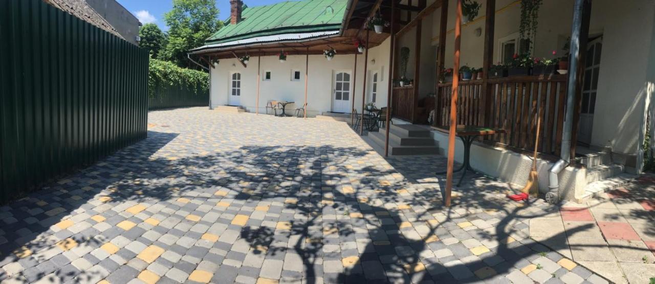 Gelena Гостьовий Двір Uzjhorod Eksteriør billede